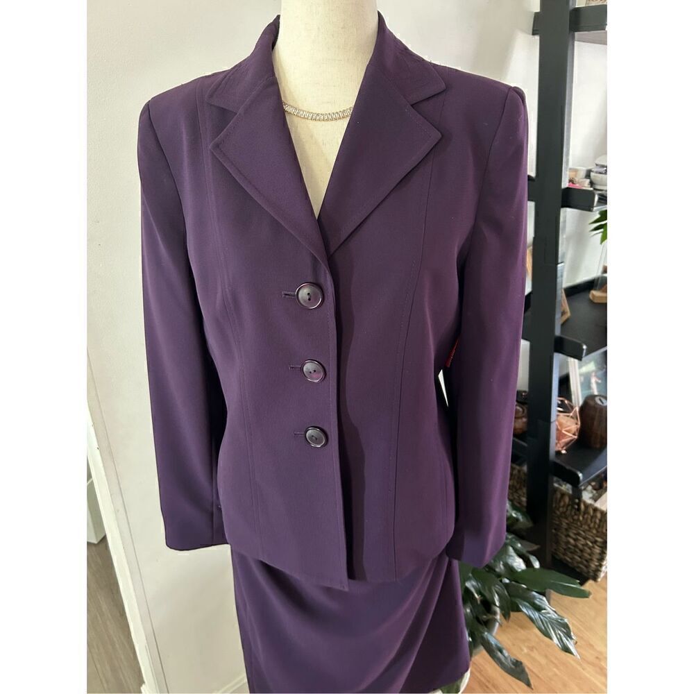 Evan picone purple skirt suit size 10p dress suit classy